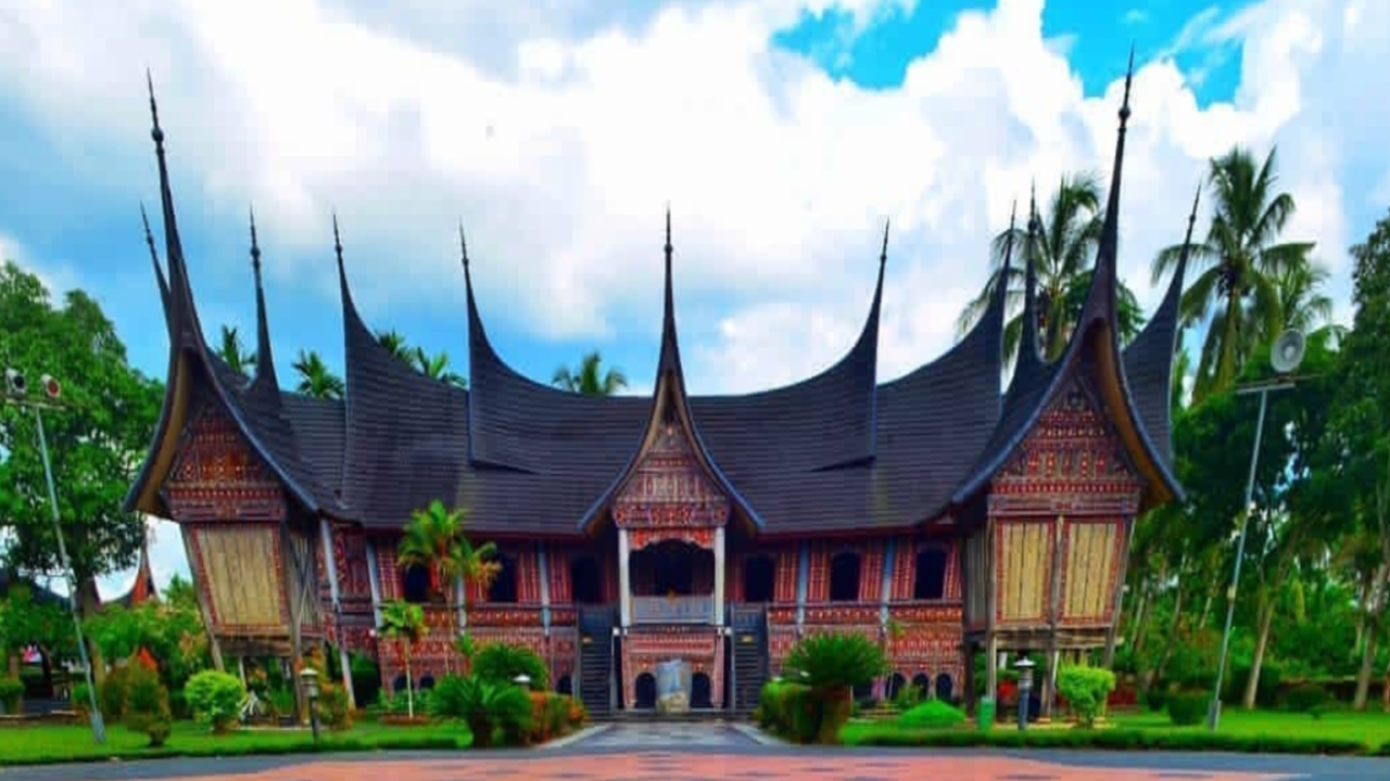 5 Rumah Adat Tradisional di Indonesia yang Terbukti Tahan Terhadap Gempa Bumi