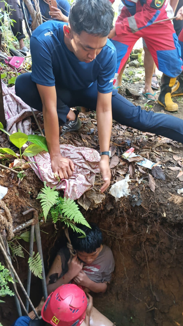 Hilang Sehari, Pelajar Bengkulu Ditemukan di Dalam Sumur, Damkar Lakukan Evakuasi Dramatis