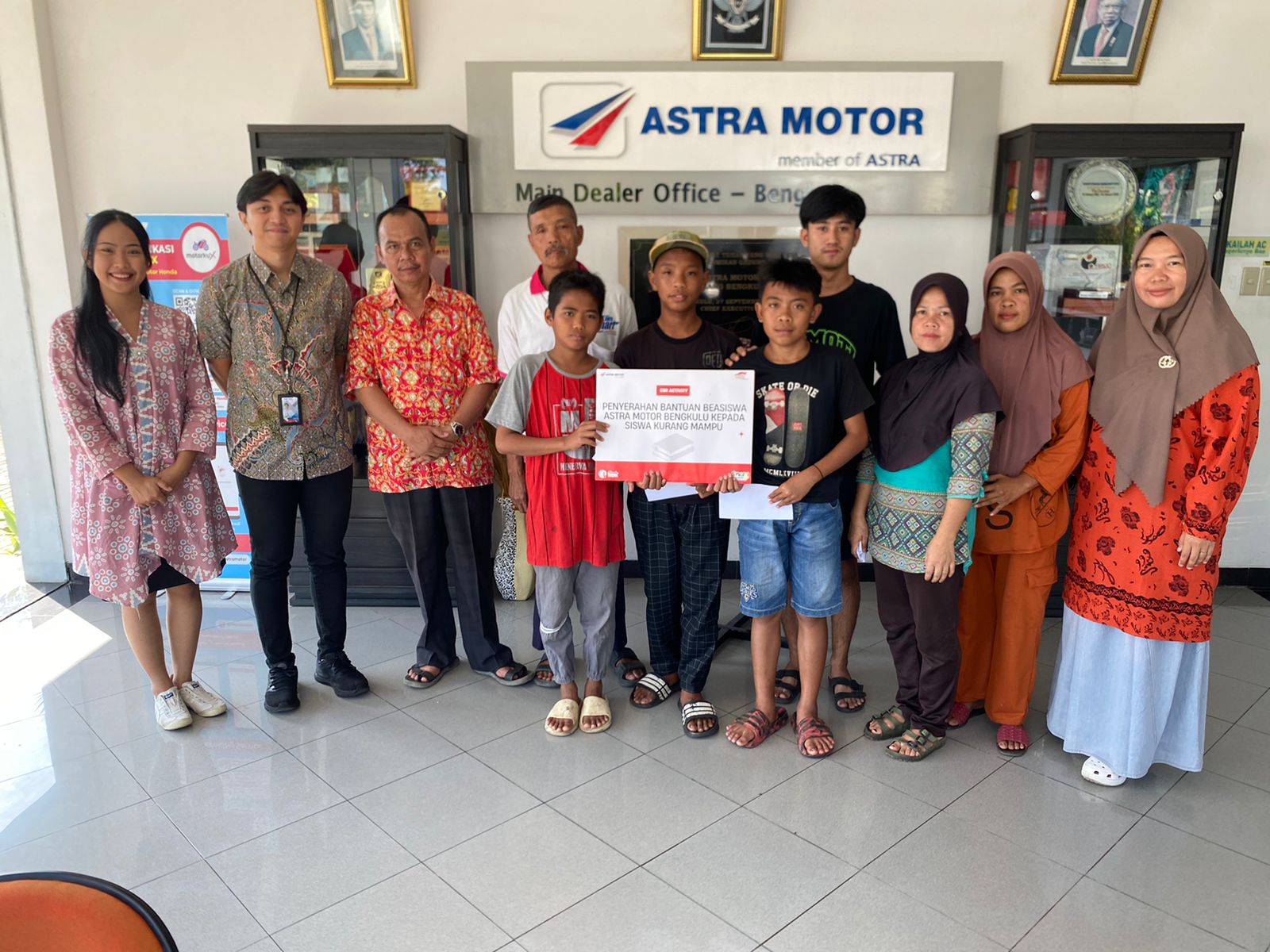 Sinergi Bagi Negeri: Astra Motor Bengkulu Berikan Beasiswa Pendidikan untuk Siswa Kurang Mampu