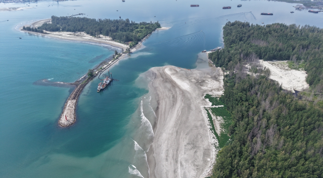 Normalisasi Alur Jalan Terus, Pelindo Pastikan Operasional Pelabuhan Pulau Baai Tak Terganggu