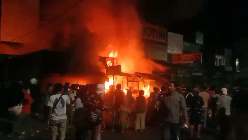 BREAKING NEWS: Kebakaran di Pasar Panorama Kota Bengkulu, Ruko Manisan hingga Rumah Makan Hangus