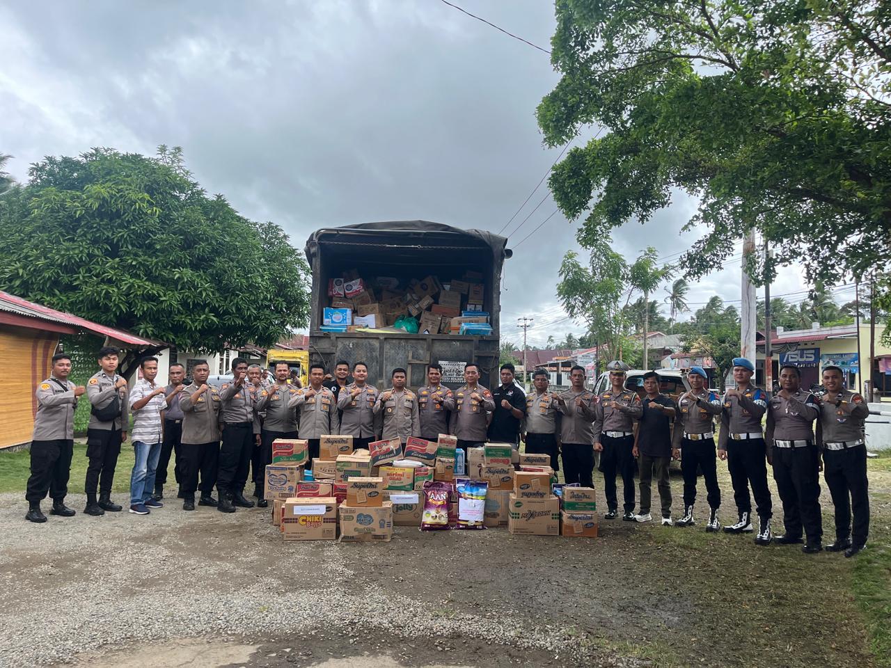Polres Mukomuko dan Bhayangkari Salurkan Bantuan Kemanusiaan bagi Korban Banjir Sumatera Barat