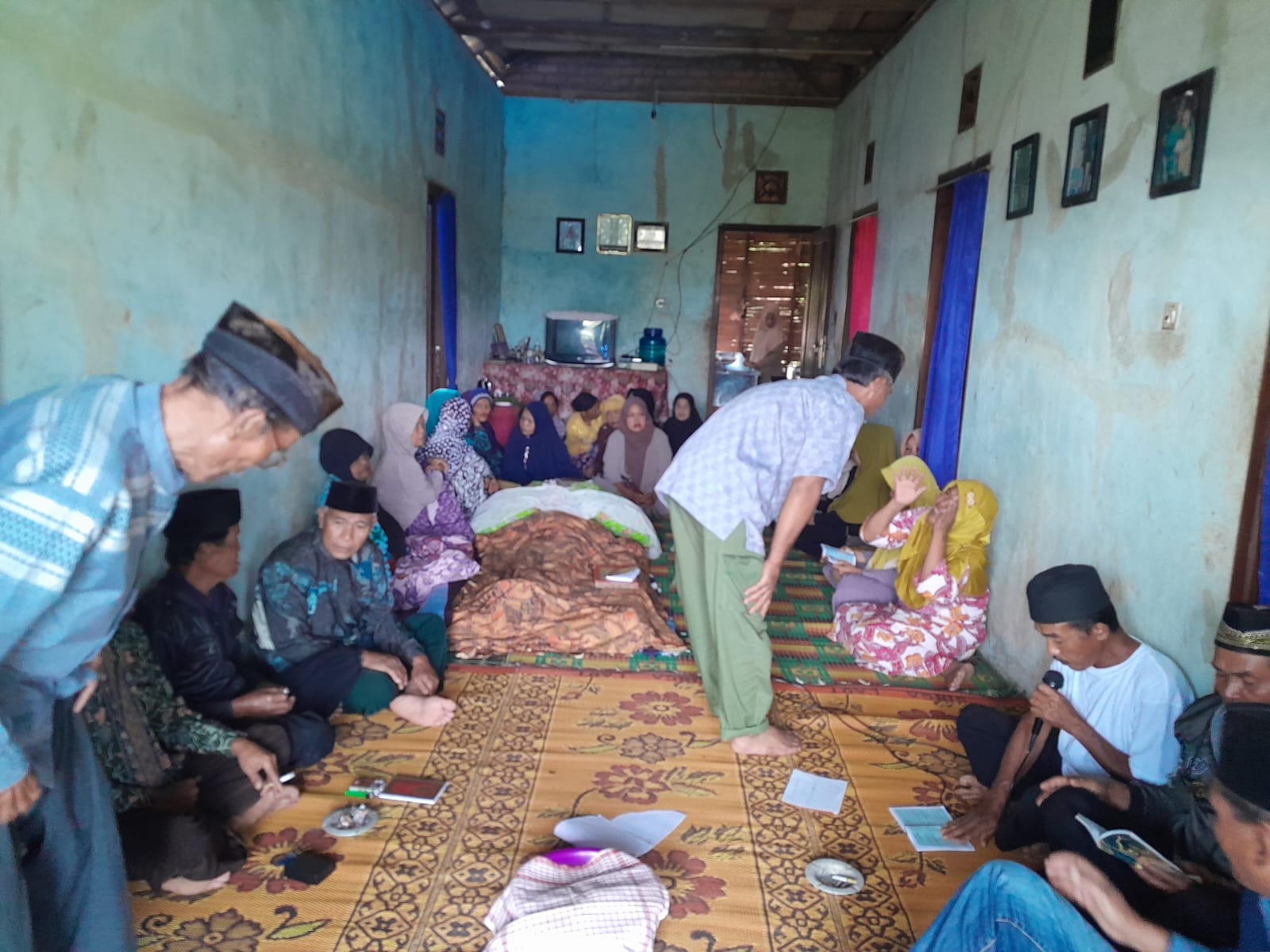 Polisi Olah TKP Warga Sakit Rabun Menahun Tewas Gantung Diri