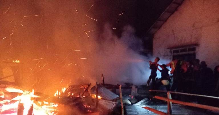 2 Rumah Semi Permanen di Bermani Ulu Raya Kabupaten Rejang Lebong, Ludes Terbakar: Ini Pemiliknya