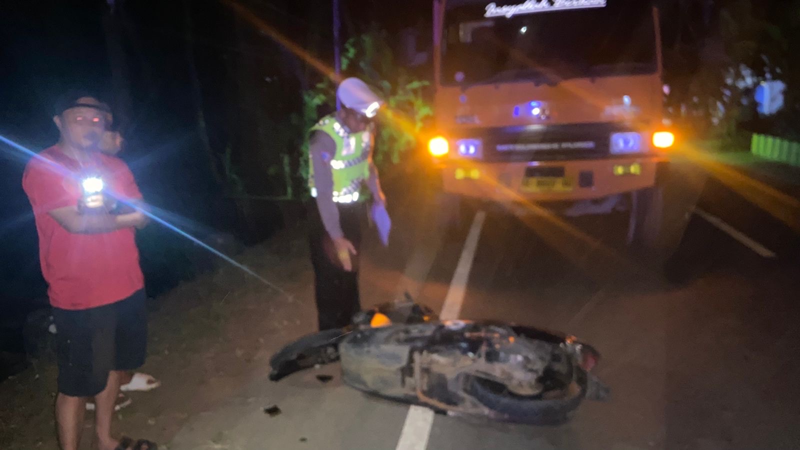 Tragis di Jalan Raya, Pensiunan Guru Tewas Dihantam Truk Fuso