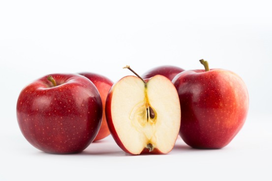 Pernah Dengar Kalimat One Apple A Day Keeps Doctor Away? Ini Dia Manfaat Makan Apel yang Harus Kamu Tahu