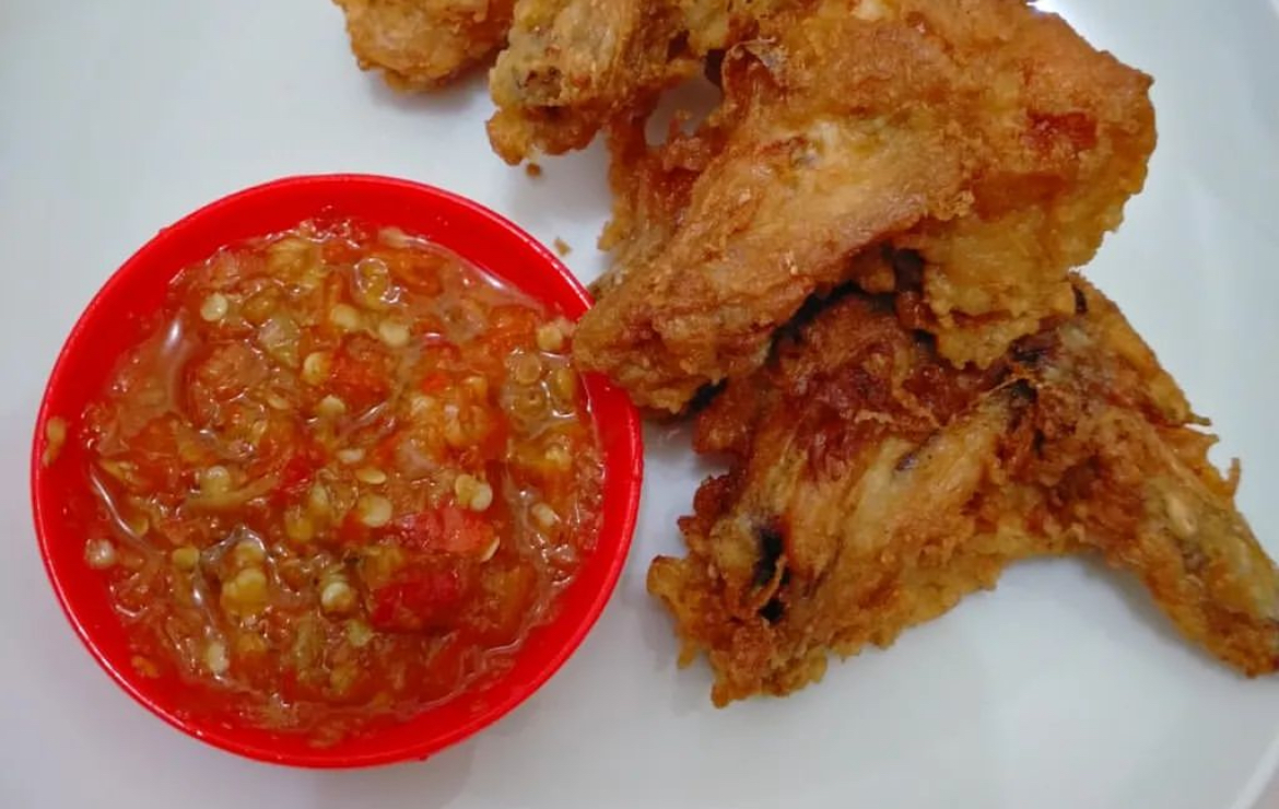Resep Ayam Goreng Bawang Putih dengan Sambal Bawang yang Menggugah Selera