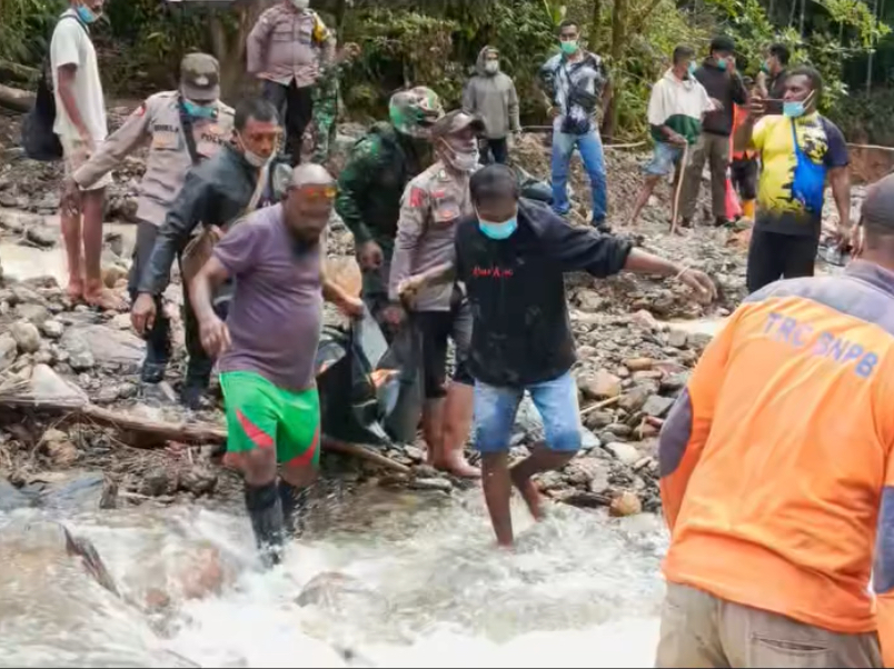 16 Nyawa Melayang, 3 Masih Hilang: Duka Banjir Bandang Pegunungan Arfak