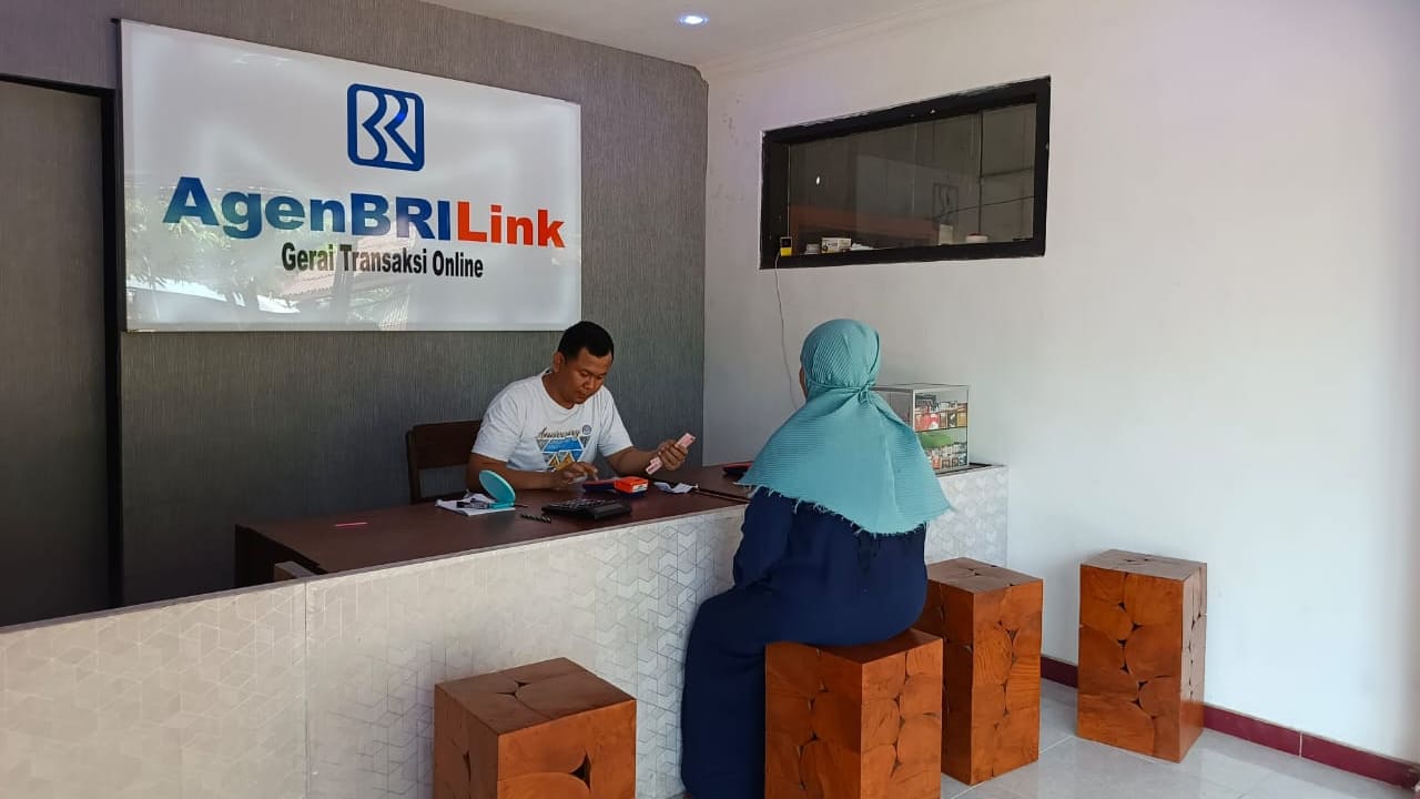 Berawal dari Coba Coba, AgenBRILink di Situbondo Ini Berhasil Dekatkan Akses Perbankan bagi Masyarakat Sekitar