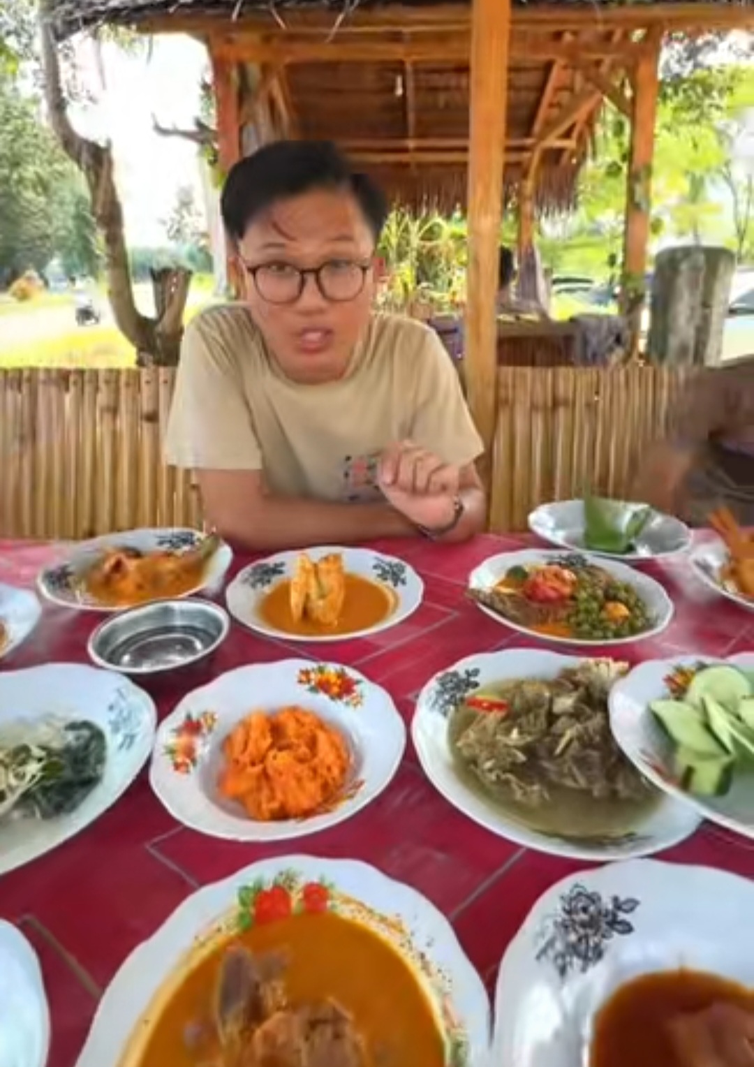 Gulai Dusun Bungsu Is 2 Kota Bengkulu Terkenal dengan Nasi Ibatan Daun Pisang, Ini Varian Menunya
