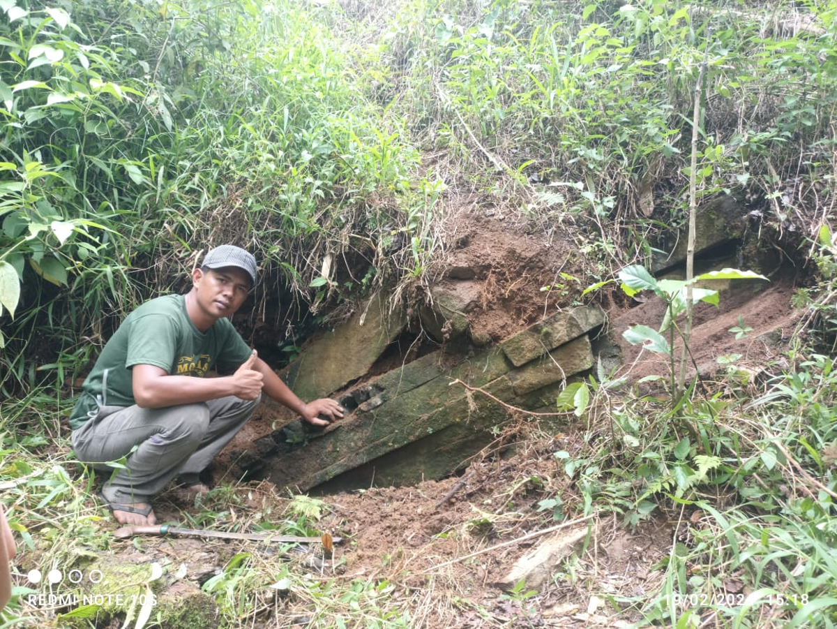 Tumpukan Batuan Berlapis di Desa Kampung Melayu Rejang Lebong Mirip Candi
