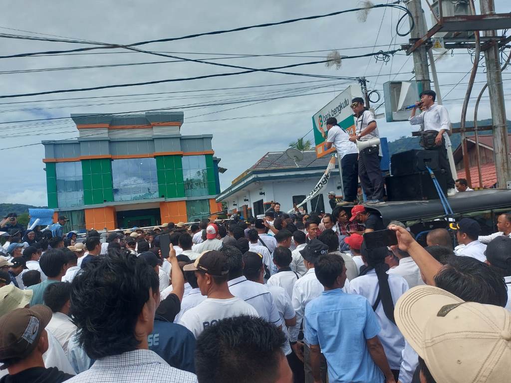 Ribuan Massa Demo di Lebong: Tuntut Kepastian Dana Desa, TPP ASN, dan Tolak Pelantikan Pjs Kades