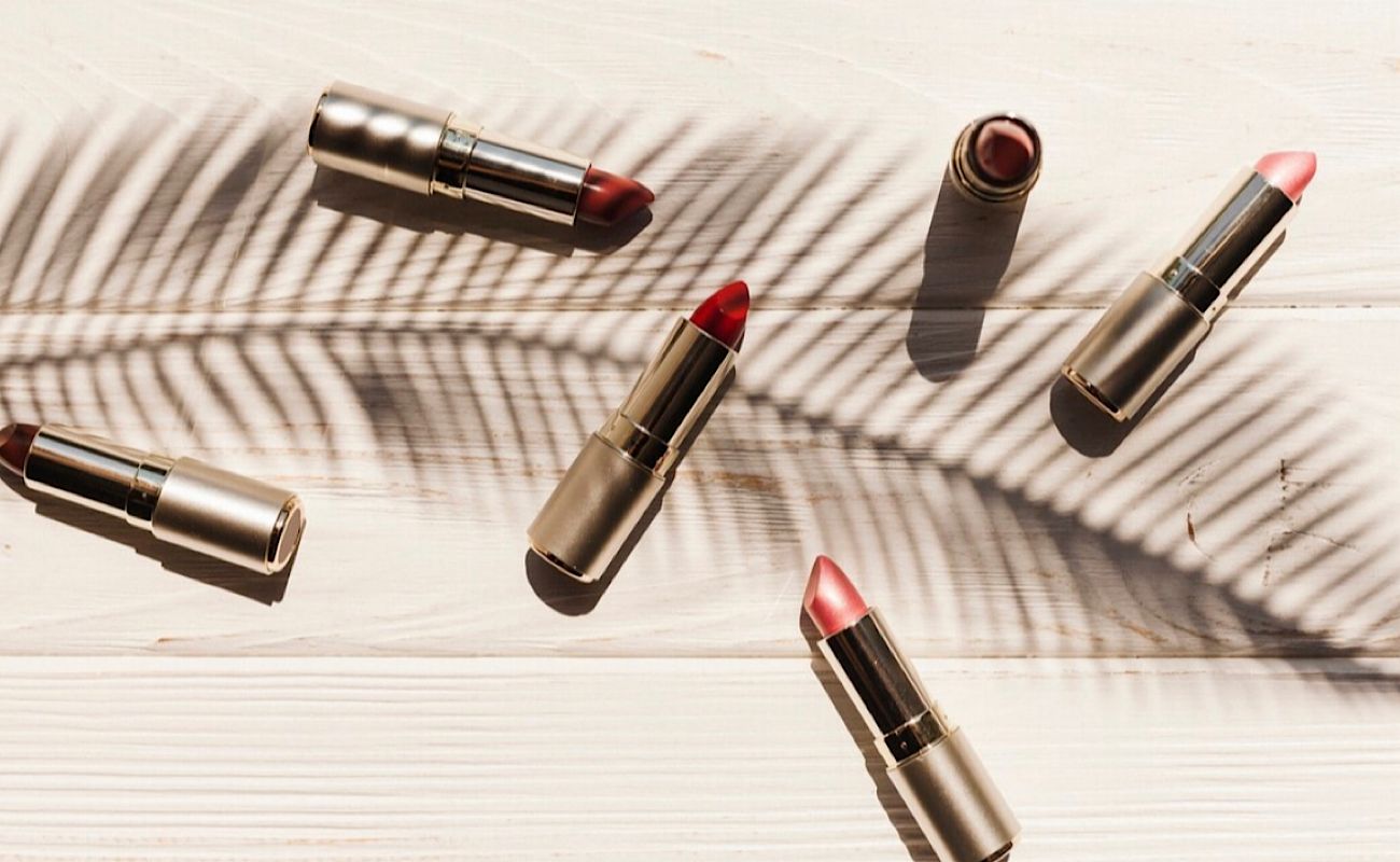 Cara Memilih Warna Lipstik yang Cocok untuk Kulit Neutral Tone