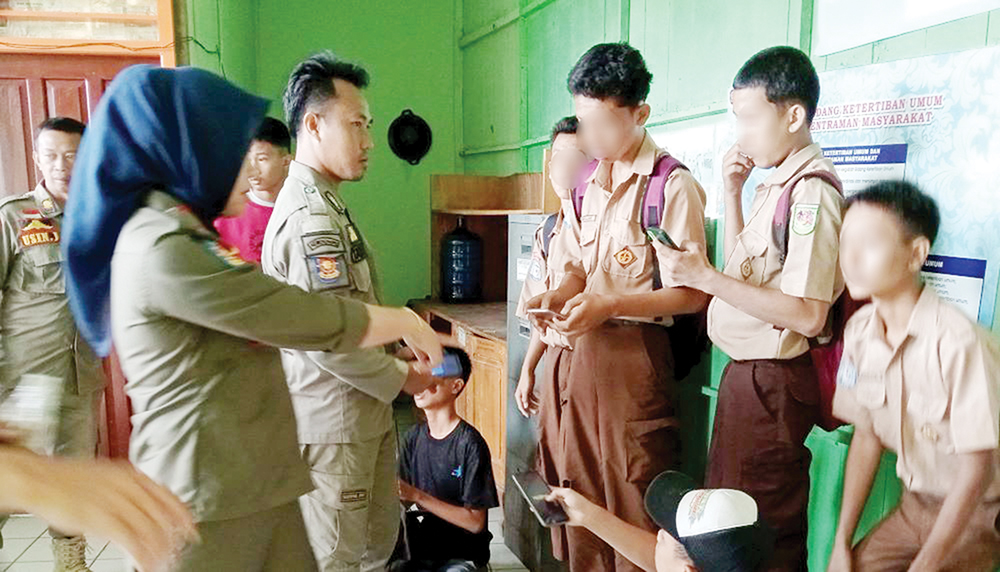 9 Pelajar SMP dan SMA Diamankan Satpol PP, Ada yang Bawa Senjata Tajam hingga Bolos Sekolah