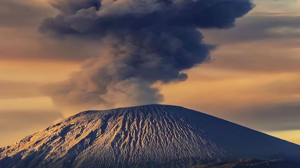 5 Gunung Berapi Aktif di Indonesia yang Dikenal Karena Letusannya yang Luar Biasa