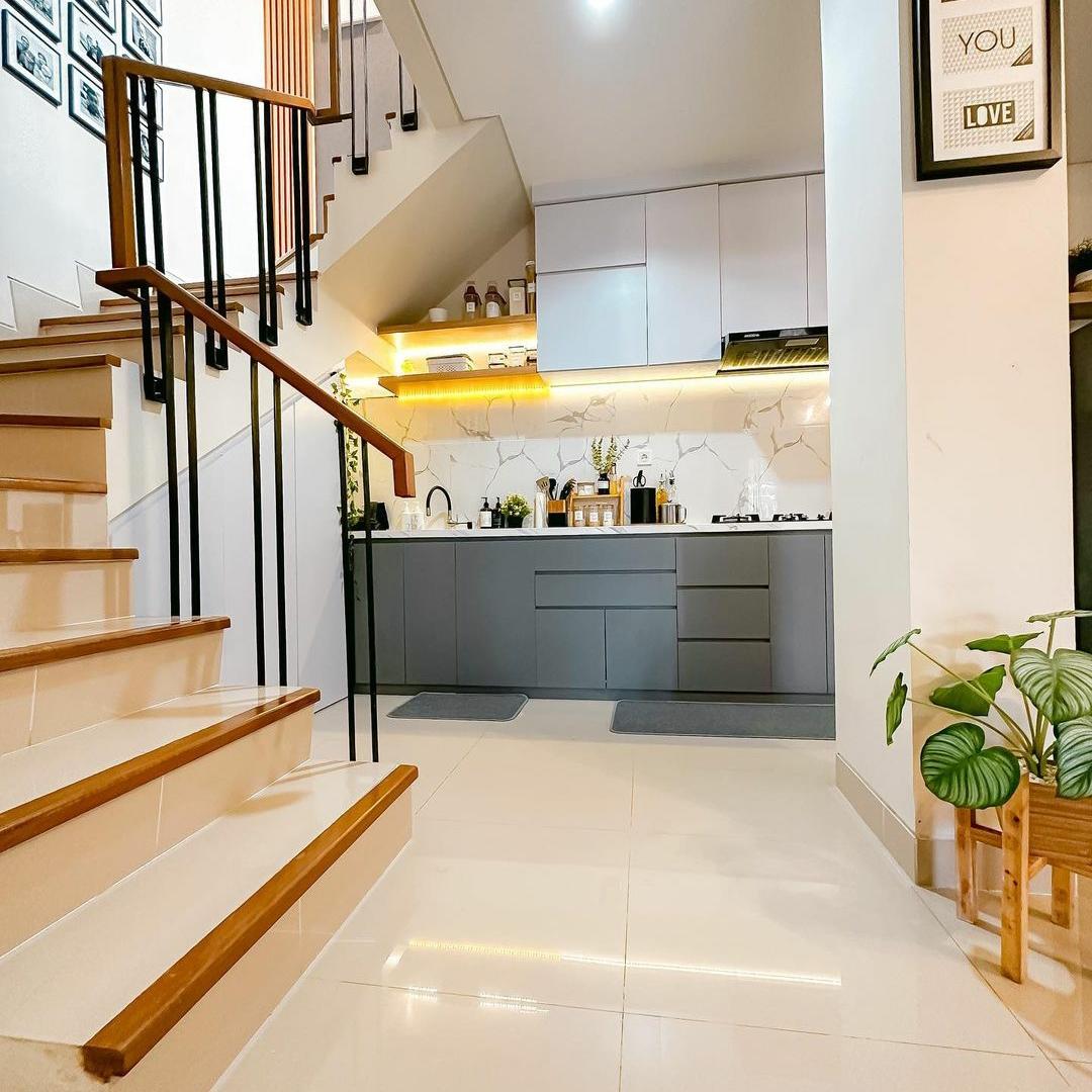 6 Desain Dapur Bawah Tangga yang Elegan dan Menghemat Ruang