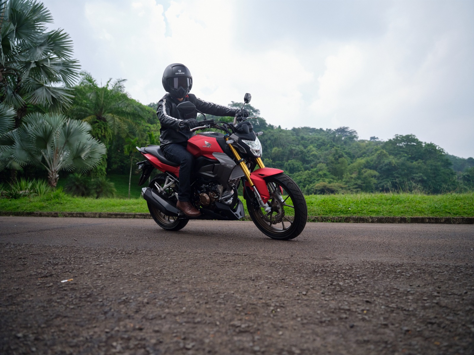 Tips Cari Aman Astra Motor Bengkulu: Begini Cara Mengendarai Motor Kopling dengan Aman untuk Pemula