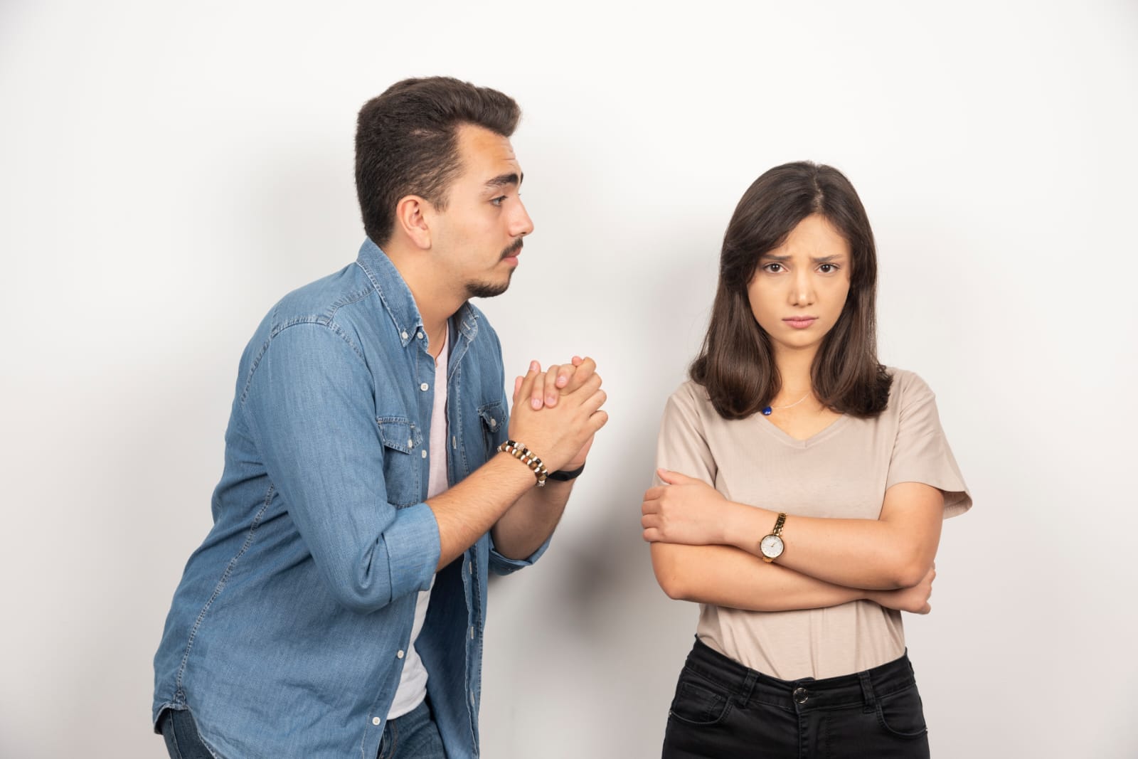 Kamu Curiga Pasanganmu Selingkuh? Ini Tips-tips Sederhana Untuk Kamu Mengetahuinya