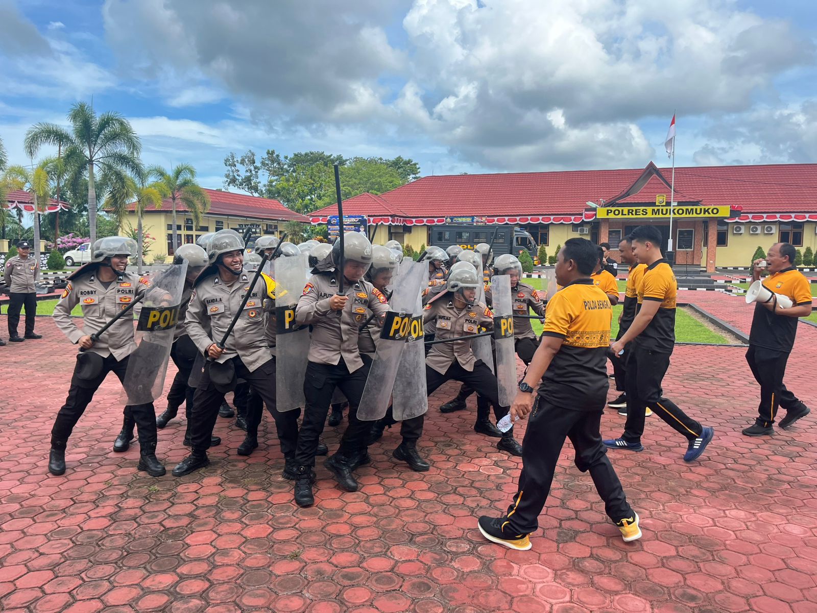 Polres Mukomuko Gelar Pelatihan Dalmas untuk Tingkatkan Kesiapan Personel Hadapi Aksi Unjuk Rasa