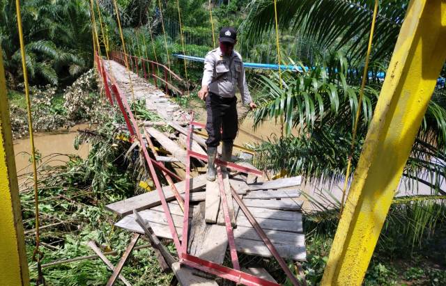 Sungai Babat Meluap, 4 Desa Terendam Banjir, Jembatan Gantung Rusak Parah