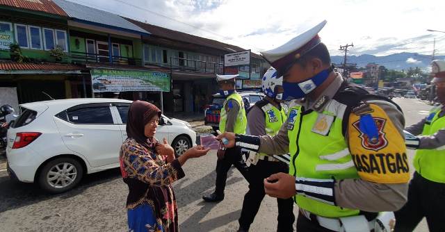 Masker Untuk Warga  Masih Menggantung