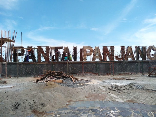 Tulisan Pantai Panjang Cetak Beton, Land Mark Anti Karat