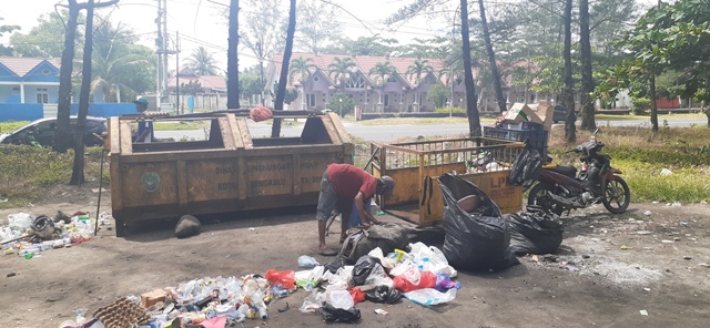 Tambah Kontainer Sampah di Pantai Panjang