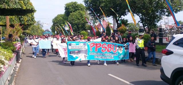 SK Gugus Tak Bisa Manggung, Biduan, Pemilik Organ Tunggal Hingga Salon Demo