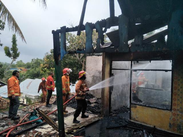 Rumah Pedagang Ludes Dilalap Api