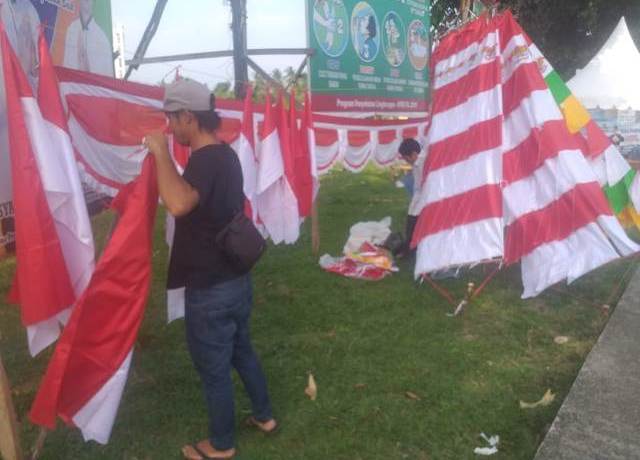 Pembeli Bendera Masih Sepi