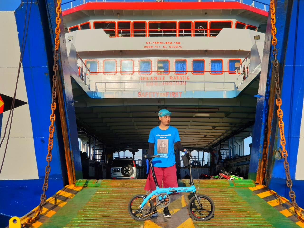 Bersepeda Membentuk Jalur Fatmawati Bersama Bendera Merah Putih, Riyanto Raih Juara Harapan Artcycling Tingkat