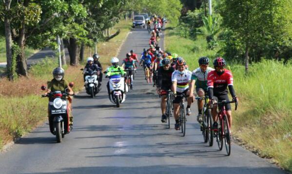 Gaya Kapolda Bengkulu Pantau Situasi Kamtibmas, Bersepeda 35 Kilometer, Lintasi Pemukiman Penduduk dan Gang Se
