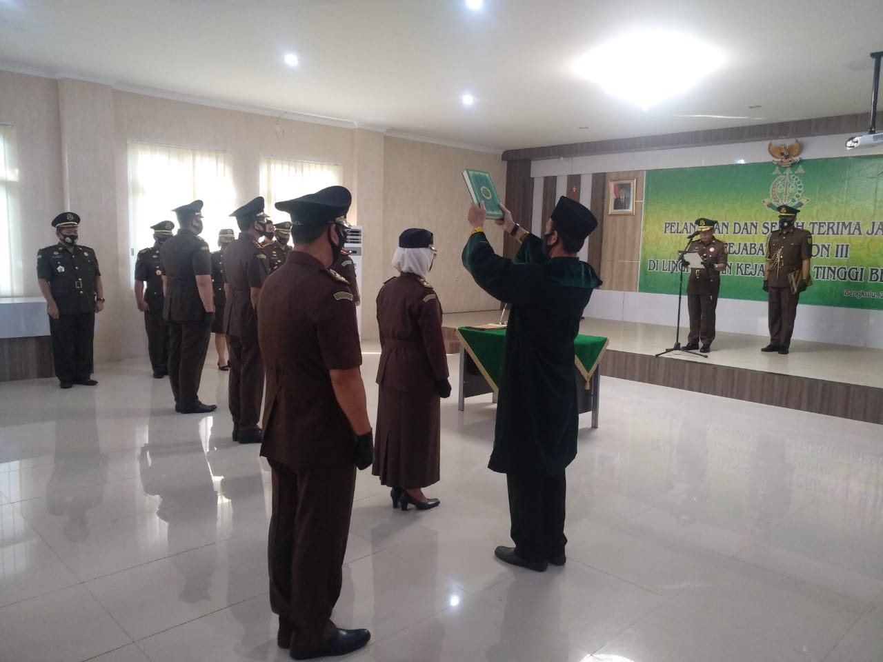 Kajati Bengkulu Lantik 2 Kajari dan 2 Pejabat Baru