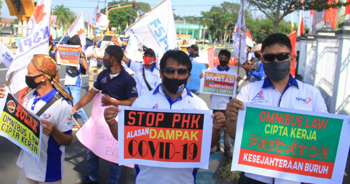 Tolak Omnibus Law, Puluhan Massa Demo di DPRD Provinsi Bengkulu
