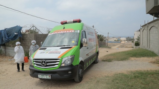 Ambulans Indonesia Layani Pasien Gaza dari Rumah ke Rumah