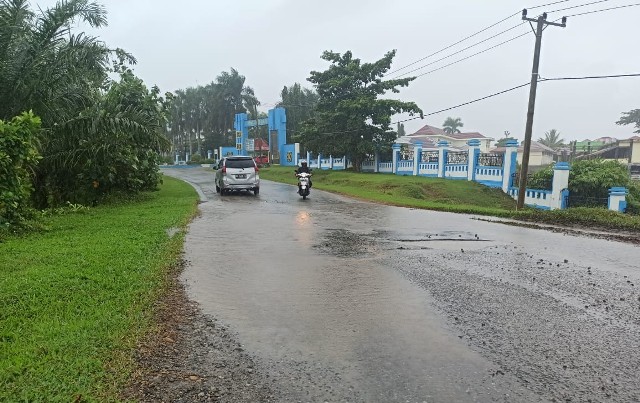 Jalan Perkantoran Rusak Sering Sebabkan Laka