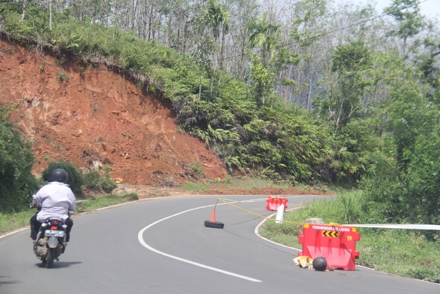 Masuk TWA, Pelapis  Tebing Dilarang Lanjut