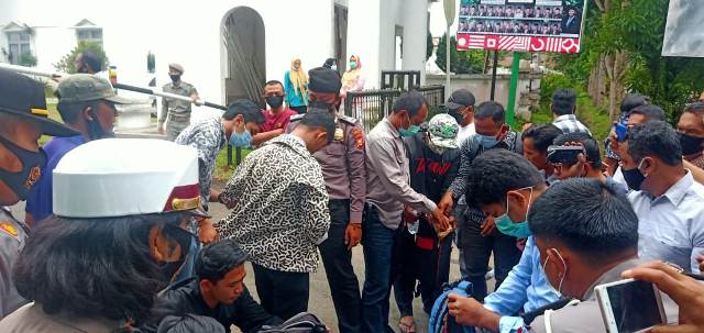 Polres Buru 4 Mahasiswa  Terduga Provokator Demo