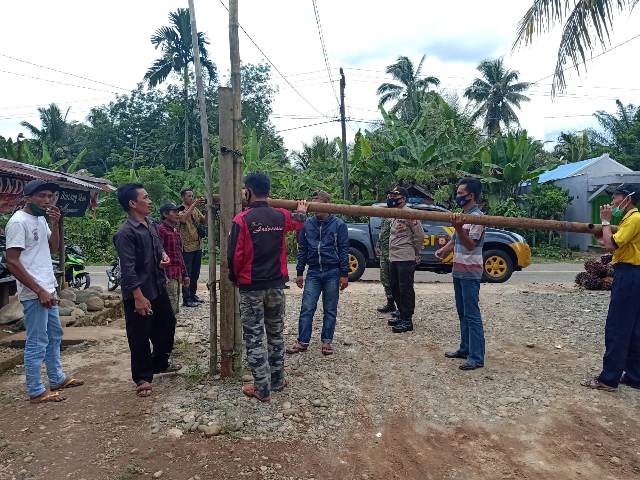 7 Tahun Rusak,  Warga Blokir Jalan