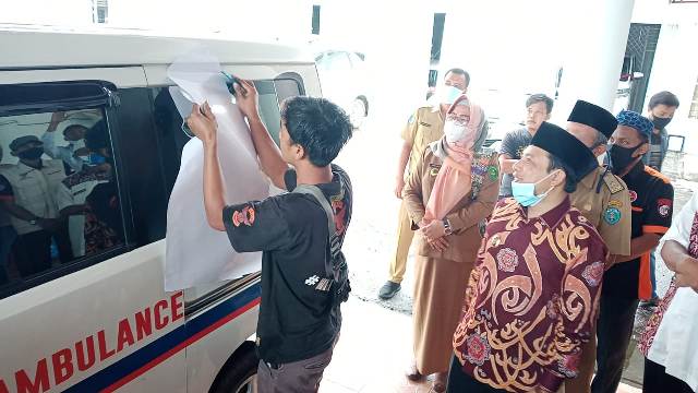 Tindaklanjuti Surat Bawaslu, Foto Cagub di Ambulans Ditutup