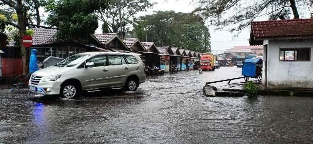 Jalan Pusat Kota  Jadi Tergenang