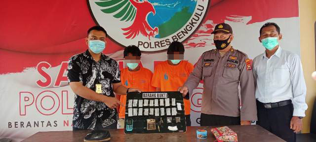 Tempo Sehari Polres Bengkulu Bekuk 2 Pengedar Ganja, 20 Paket Siap Edar Diamankan