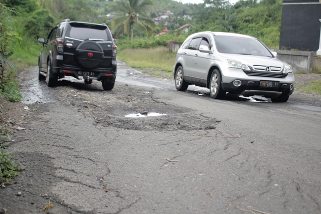 Jalan Muara Langkap Rusak, Rawan Laka