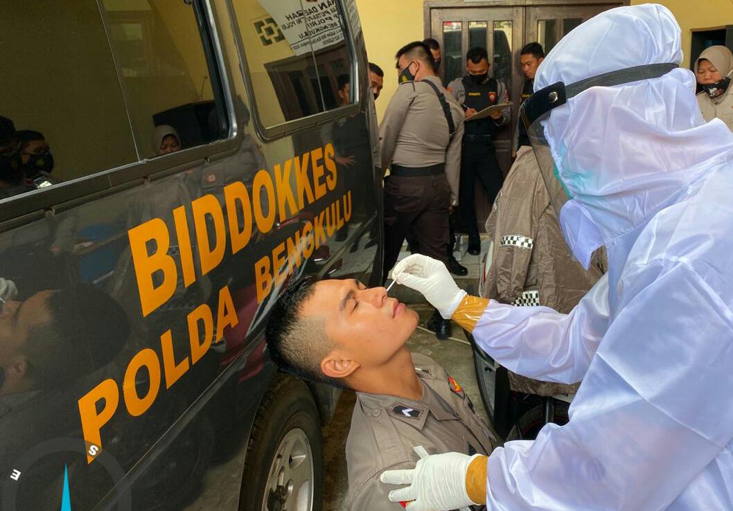 Risiko Tertular Covid-19 Tinggi, Personel Samapta Dirapid Antigen