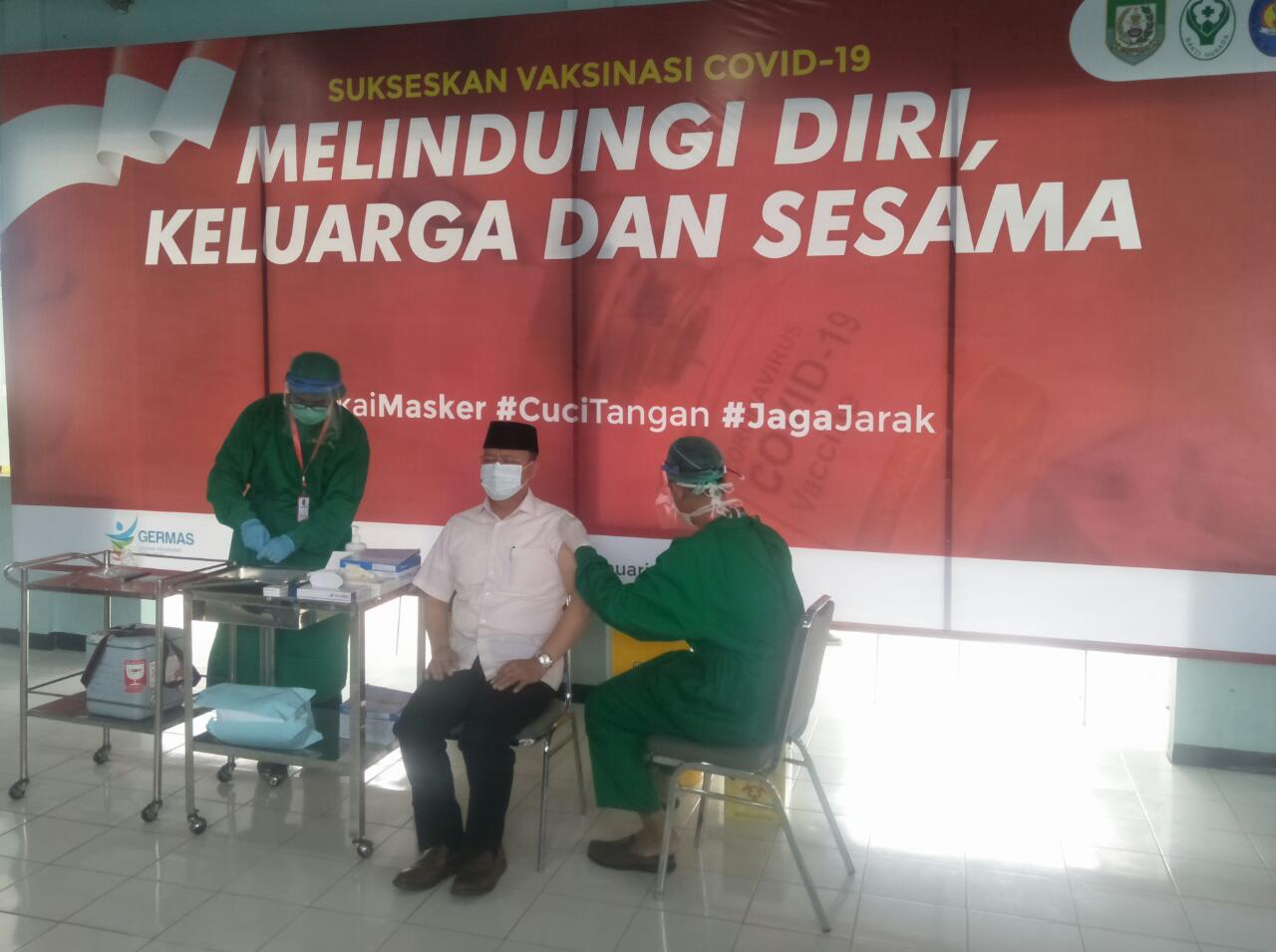 Gubernur Suntik Vaksin Covid-19 Pertama di Bengkulu, Disusul Forkopimda