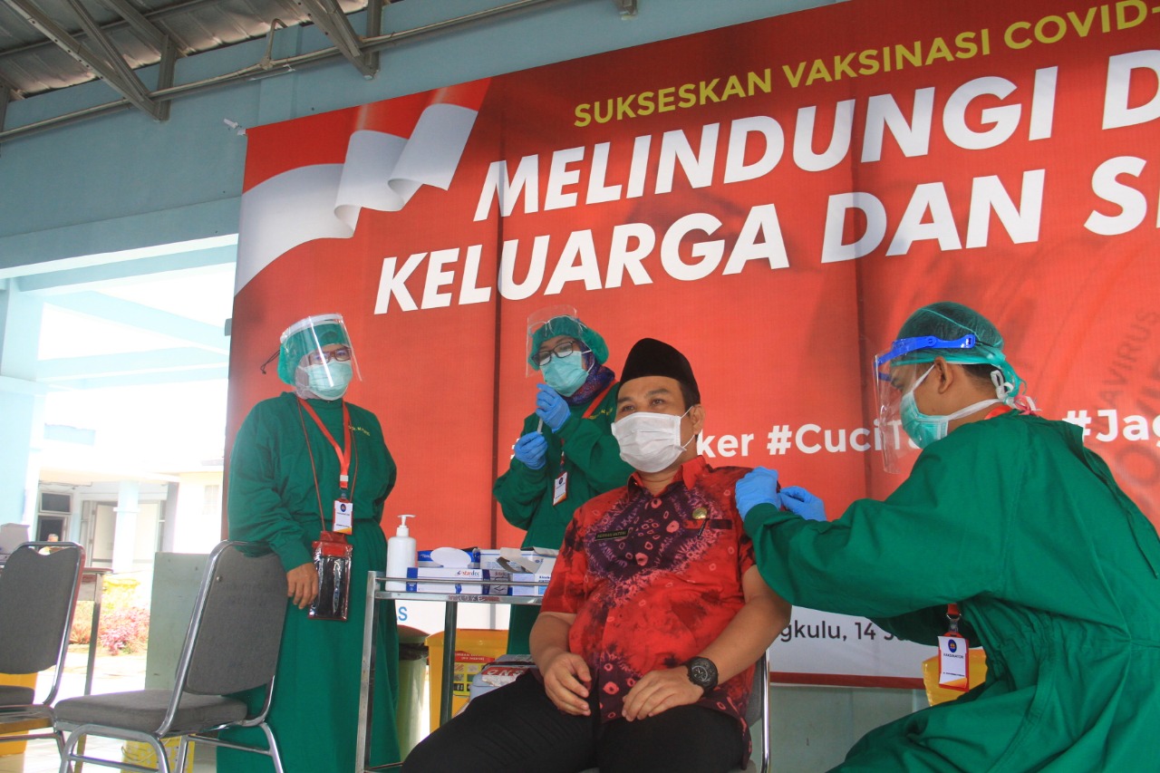 Sejumlah Pejabat dan Tokoh Masyarakat Suntik Vaksin Covid-19 Kedua