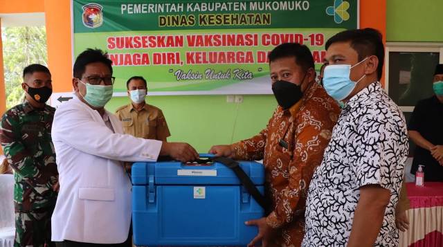 Bupati dan Pendeta Gagal Divaksin