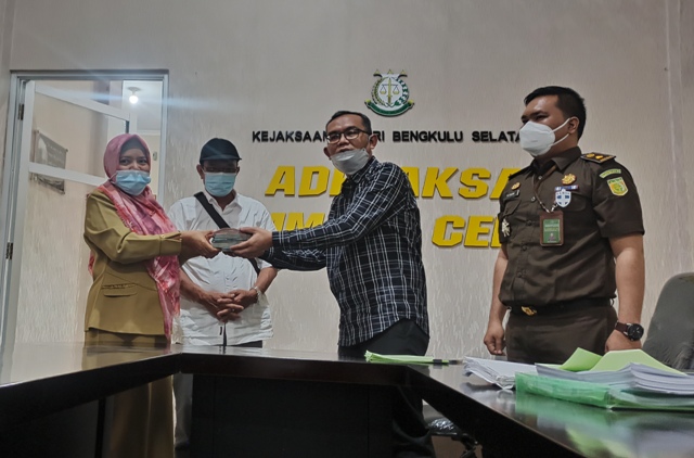 Pjs Kades Lolos dari Jerat Hukum