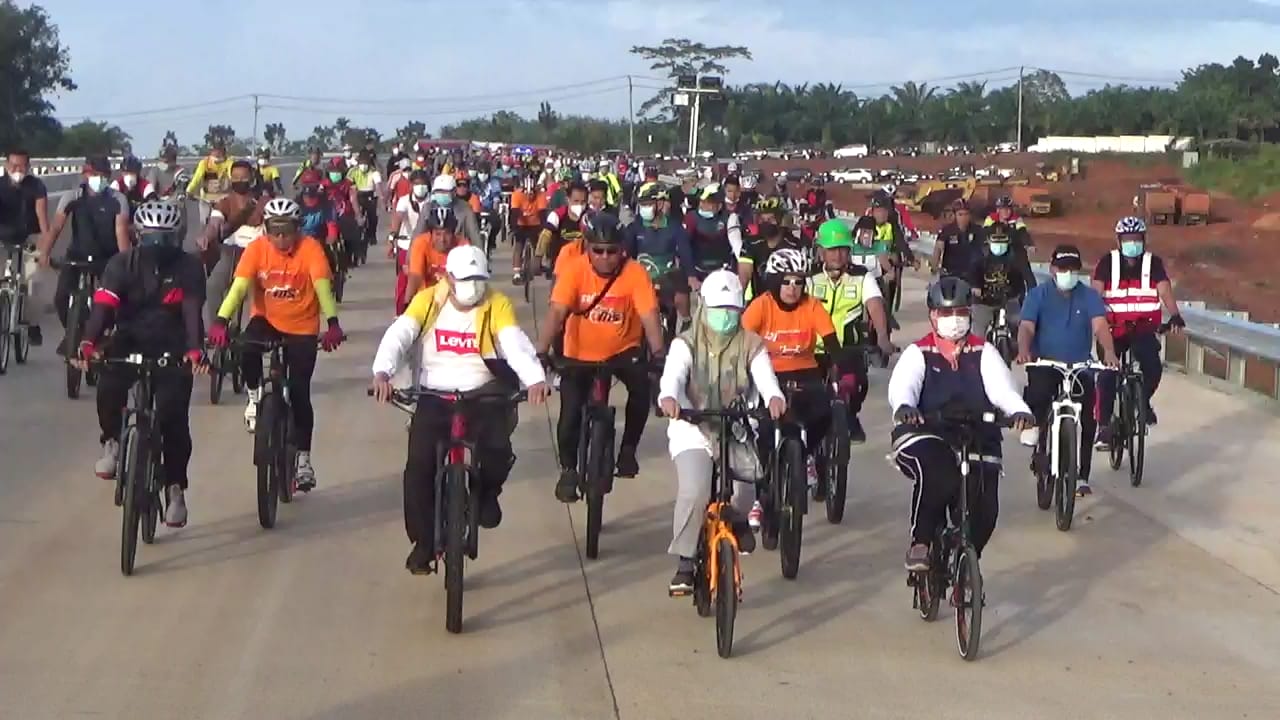 Dipantau Gubernur Pakai Sepeda, Capaian Tol Bengkulu-Sumsel 55 Persen