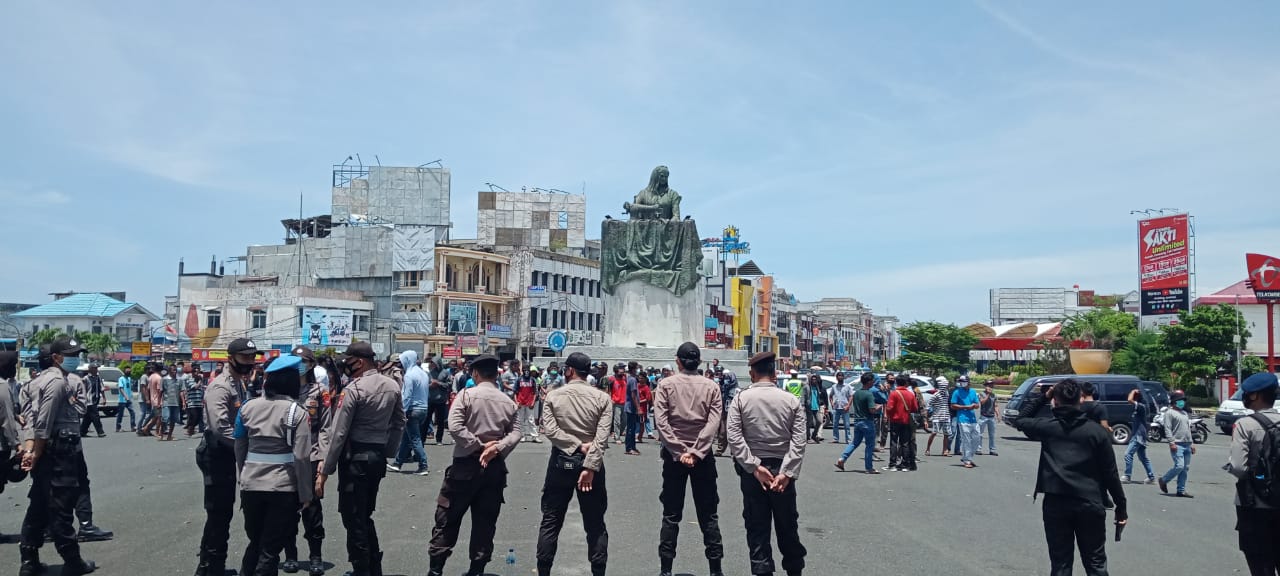 Dua Kelompok Massa Nelayan Ramai Kawal Sidang Kasus Kepemilikan Alat Trawl, Vonis 2 Tahun Penjara